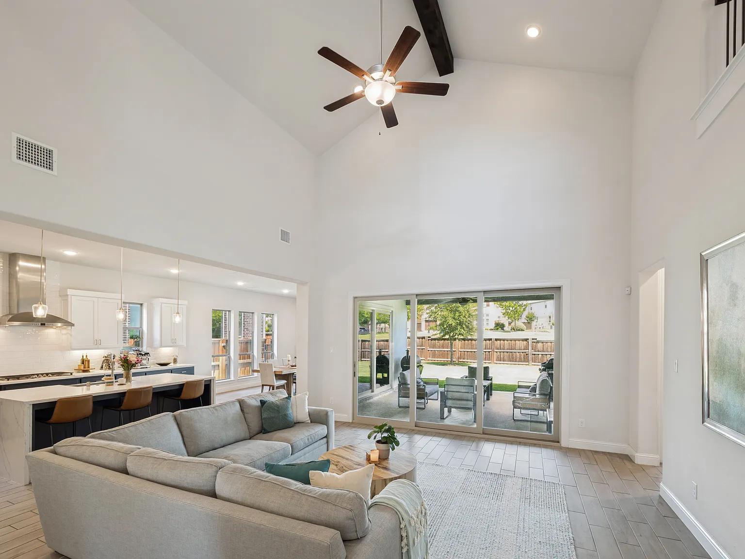 4 bed, 4168 sqft, $5,600 — Photo 3