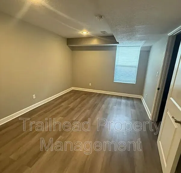 605C S Hillcrest St — Photo 12
