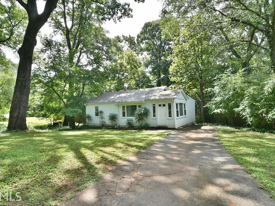 2nd image of 611 Scott Cir