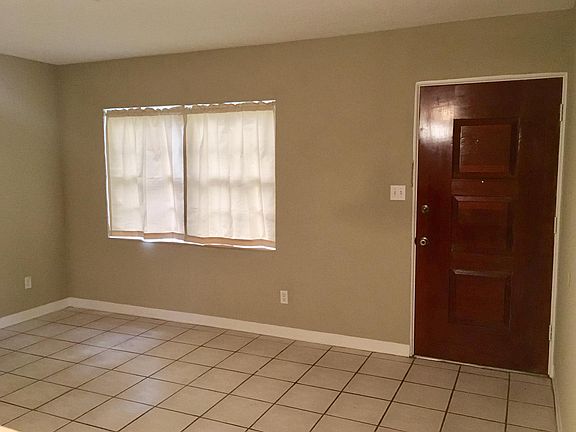 2nd image of 1021 Garden Plz