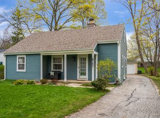 8162 N Seneca Rd, Fox Pt, WI 53217