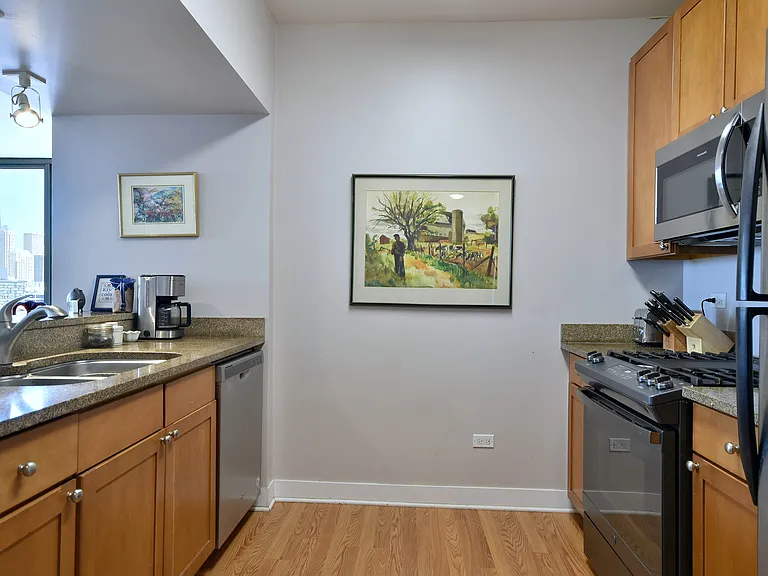 200 N Jefferson St #2106 — Photo 11