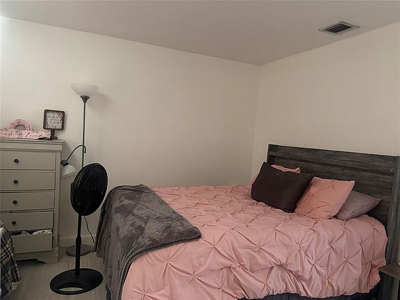 3rd image of 817 SE 9th St