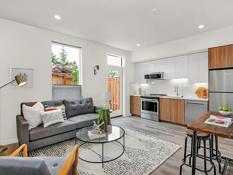Julian Apartments — Photo 17