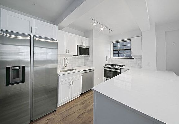4th image of 155 E 55th St #7RC