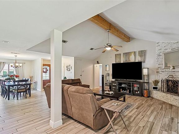3rd image of 343 Driftwood Cir