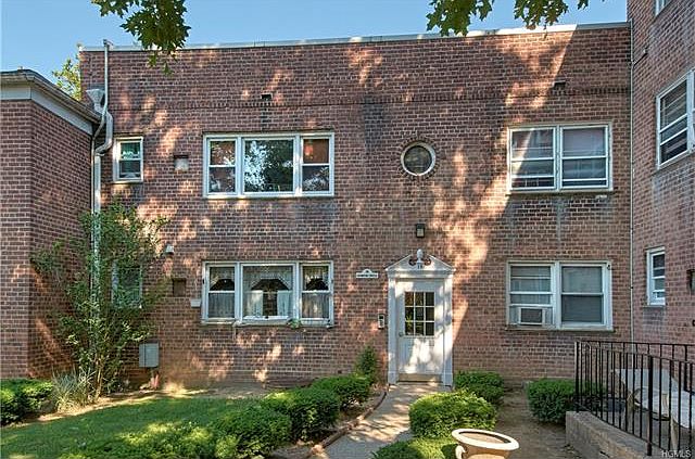1st image of 18 Leewood Cir APT 3R