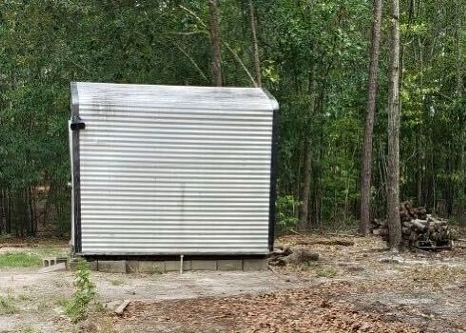 Rent this Affordable 2 Bedroom 1 Bathroom Mobile Home in Eastover! — Photo 4