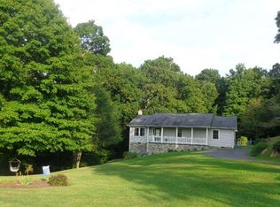 17 Mountaineer Dr, Hinton, WV 25951
