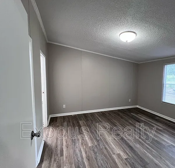 118 Sean Ln — Photo 3