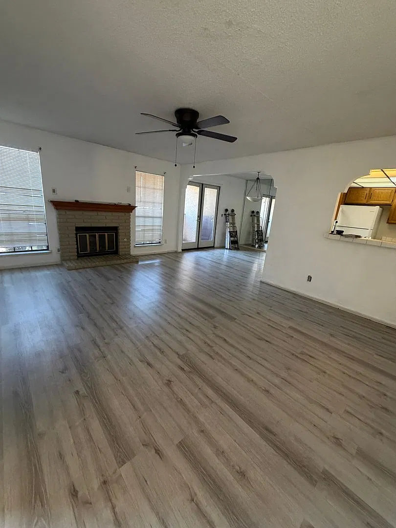 Americana Property Mgmt - Downstairs 2 Beds Condo Near The Strip — Photo 4