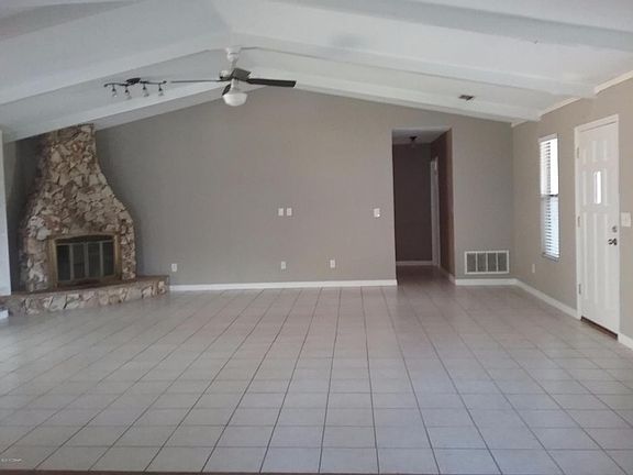 4th image of 927 Sandle Wood Dr