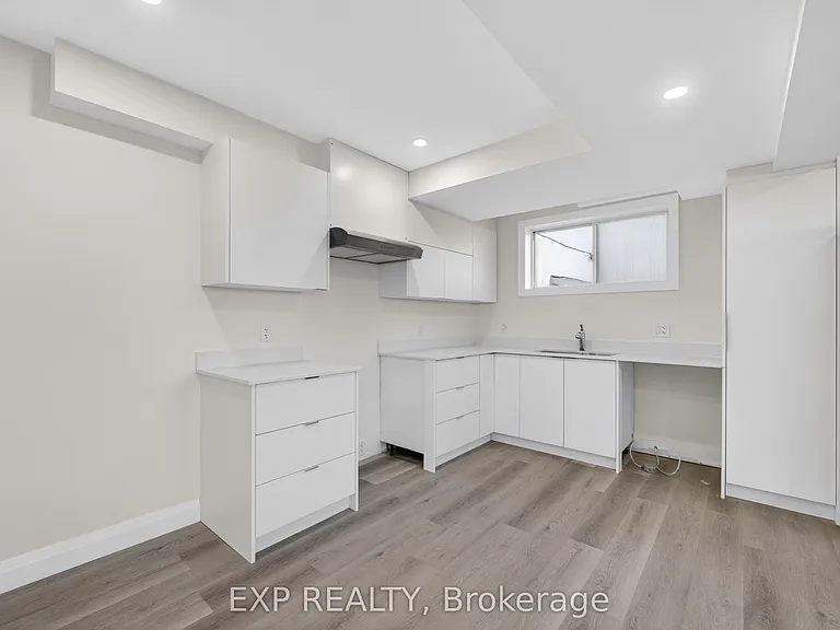2580 Noella Cres #LOWER — Photo 8