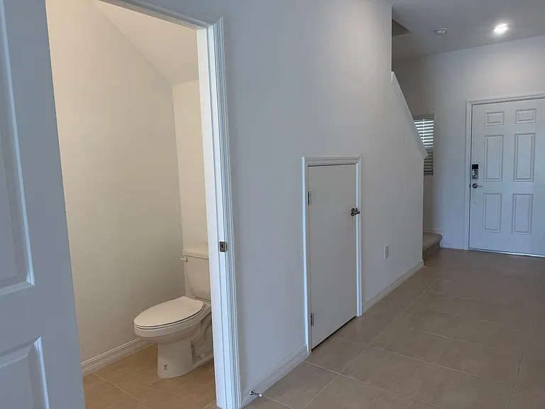 11820 Glenside Ter — Photo 15