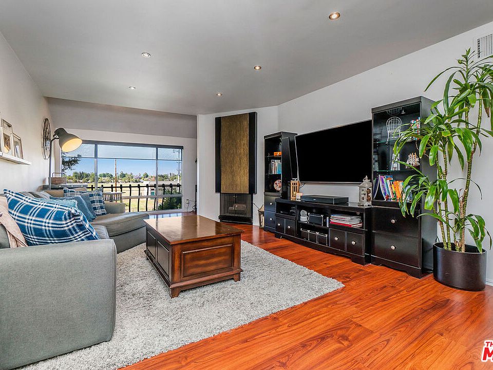 1st image of 12720 Burbank Blvd Unit 325