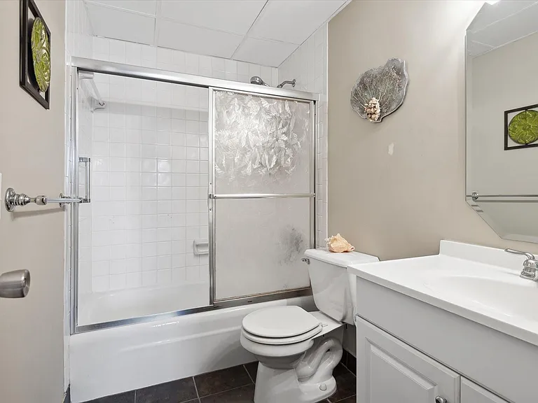 424 N Riverside Dr #204 — Photo 7