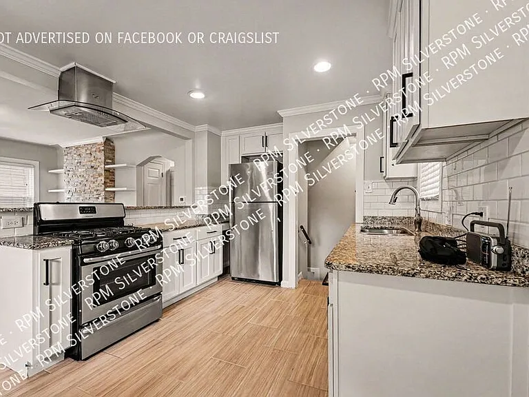 1403 N Altadena Ave — Photo 9