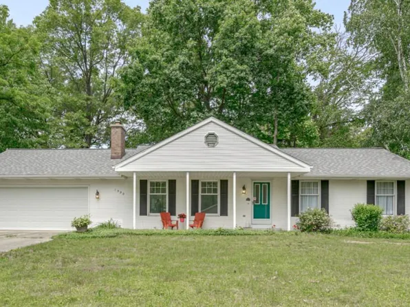 1320 Waukazoo St, Hastings, MI 49058