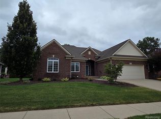 2181 E Shore Dr, Rochester Hills, MI 48307