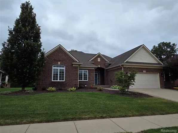 2181 E Shore Dr, Rochester Hills, MI 48307