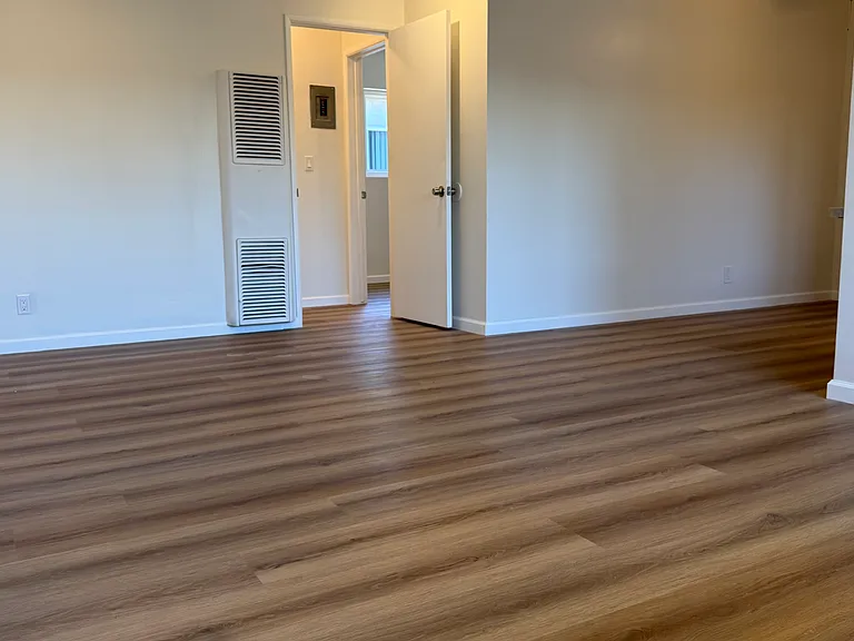 13951 Bessemer St #5 — Photo 7