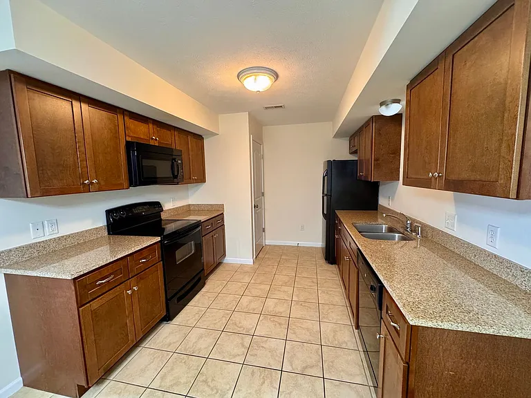 1029 Shenandoah St #103 — Photo 5