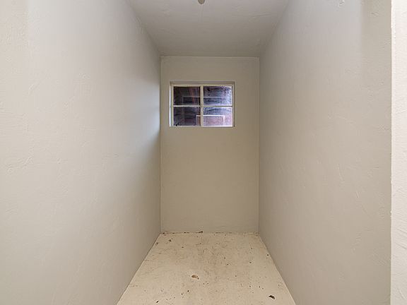 5th image of 2827 E La Cienega Pl