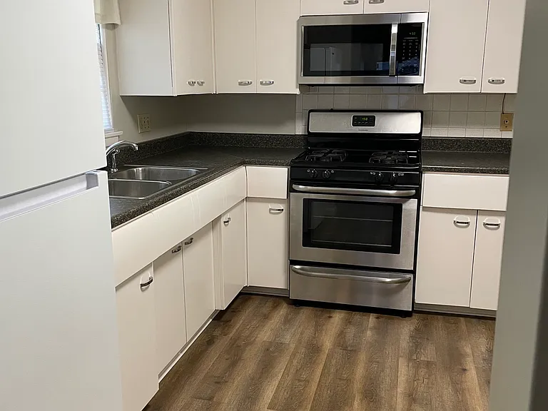 2912 N Avalon Pl — Photo 8