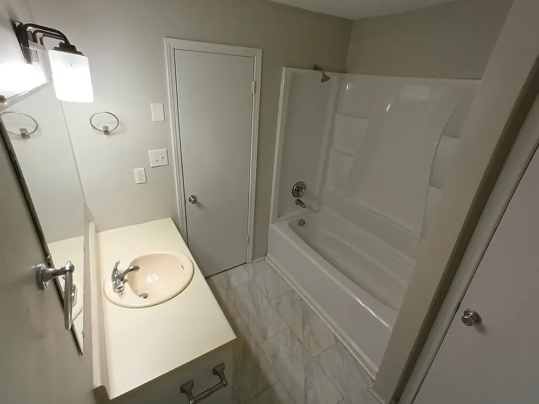36 Brianfield Dr #D — Photo 5