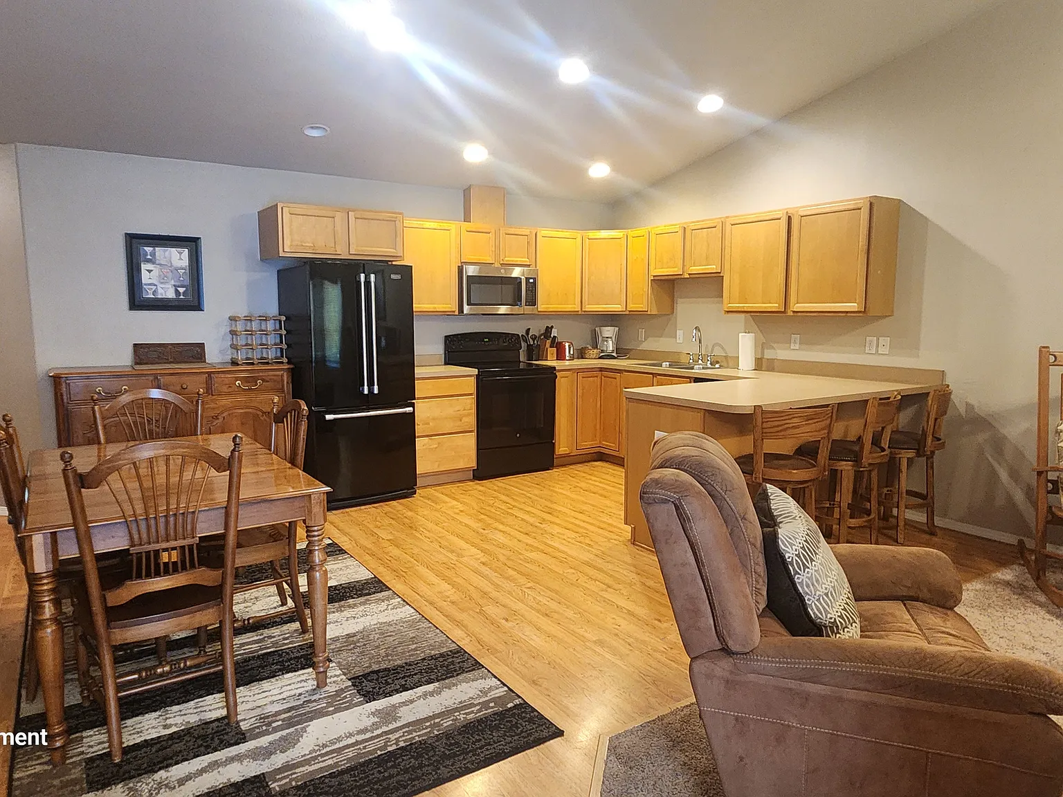 Furnished Long term 3Bed/2Bath Townhouse — Photo 2