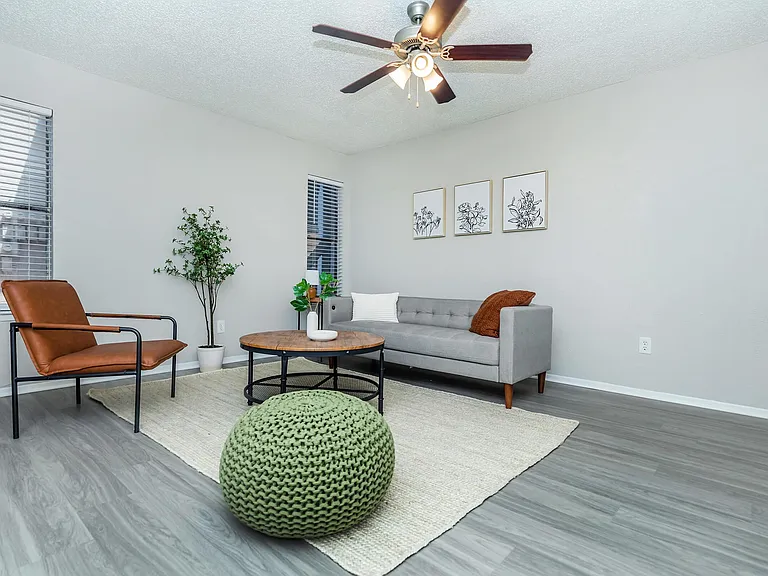 The Waverly Apartments — Photo 12