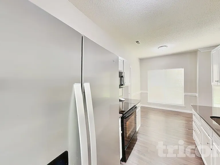 7825 Pence Pond Ln — Photo 6