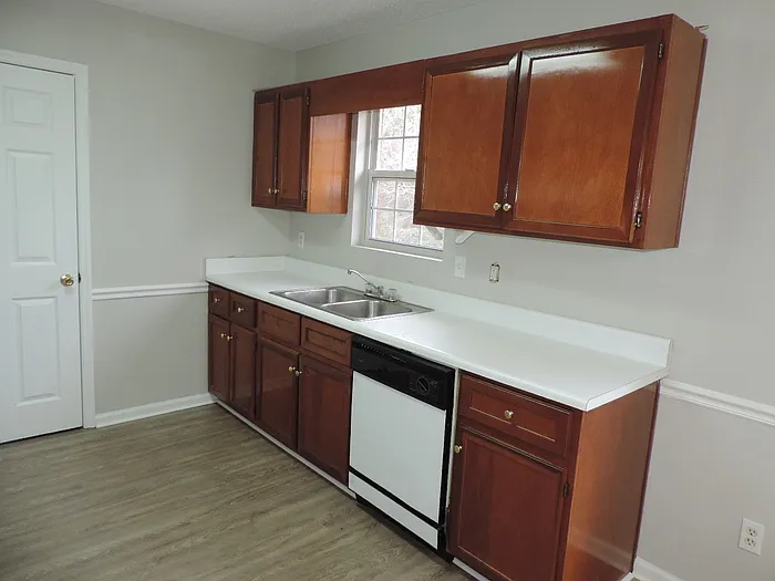 3881 Crest Dr — Photo 23