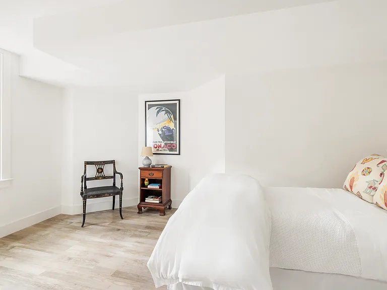 267 Meadows W — Photo 21