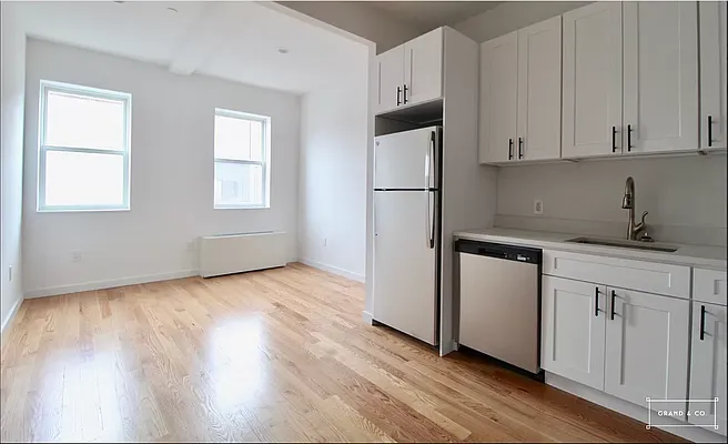 Rented by Grand & Co. | media 12