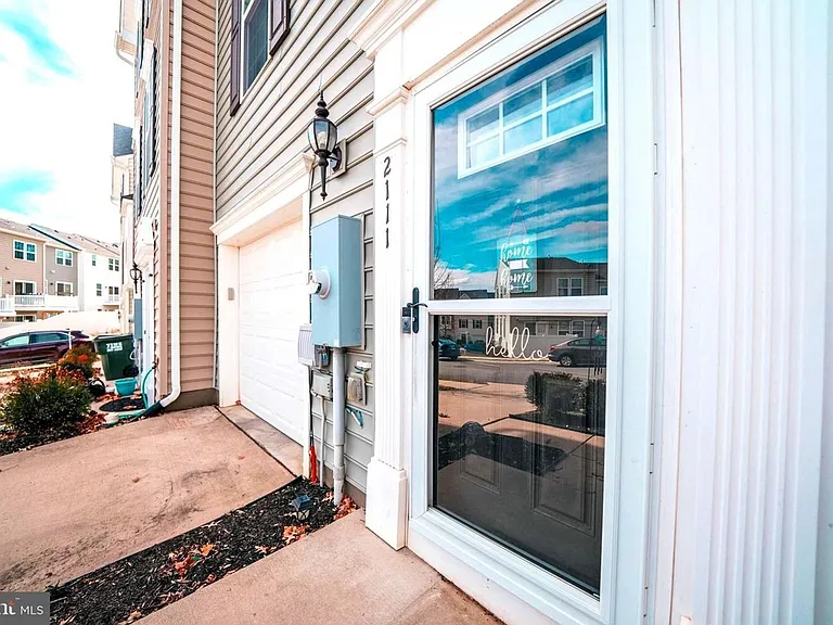 2111 Elm Tree Knl — Photo 2