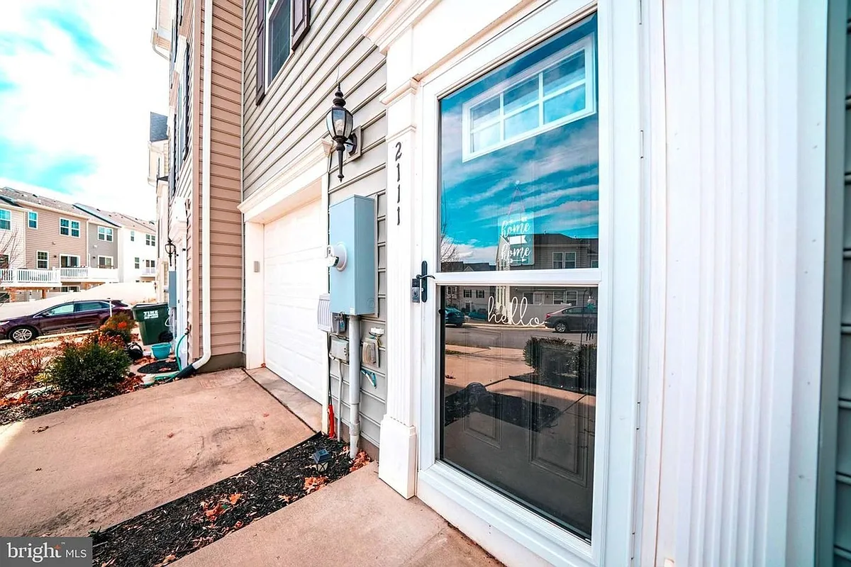 Building Photo - 2111 Elm Tree Knl