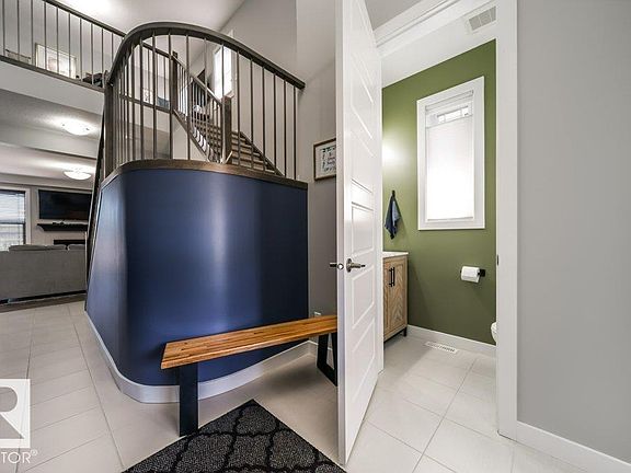 2nd image of 136 Rideau Cres