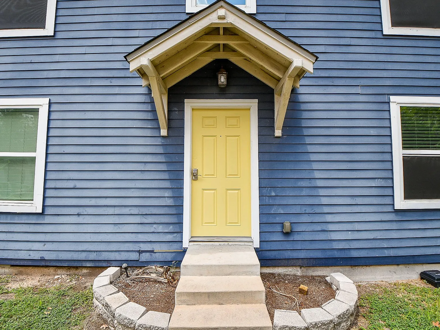 1009 Enid St — Photo 3