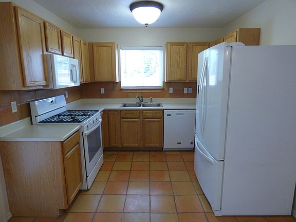 4th image of 10639 Stanley Dr NW