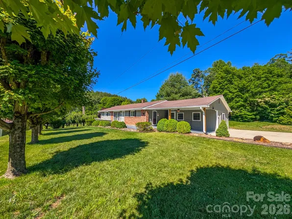 39 Hawthorne Ln, Burnsville, NC 28714