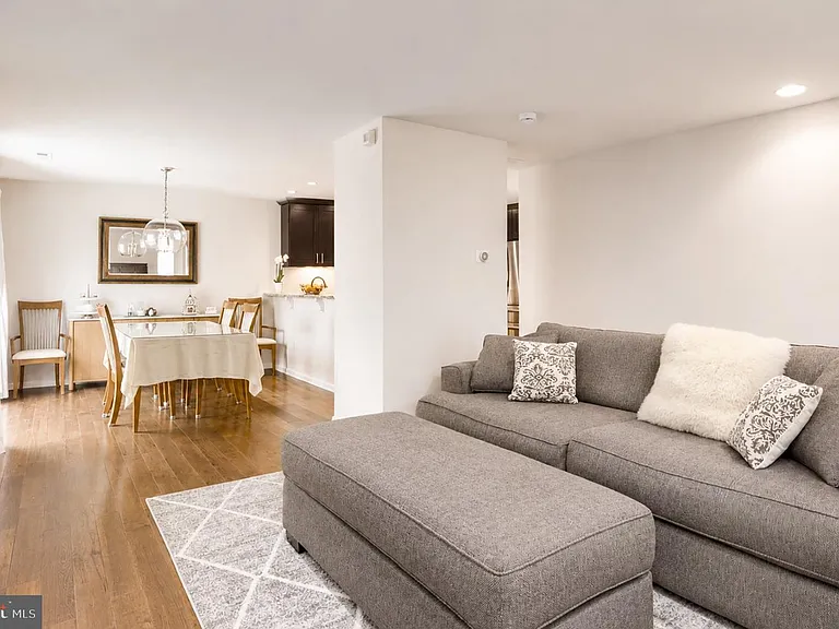 4 Regency Ct — Photo 16