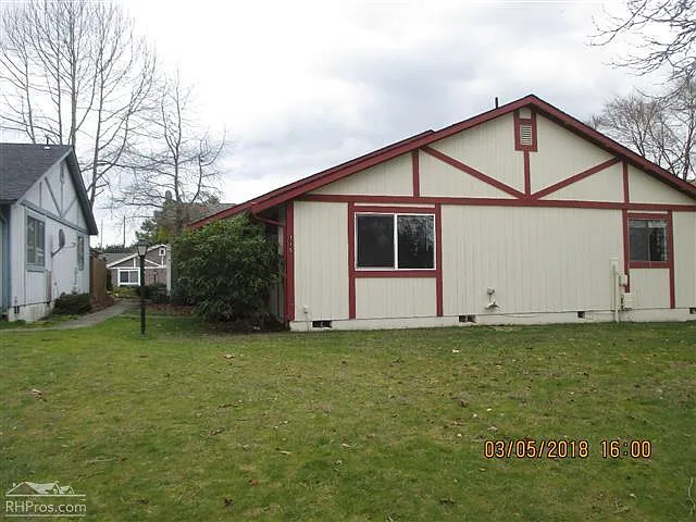 715 Lucerne Ln SE photo 1