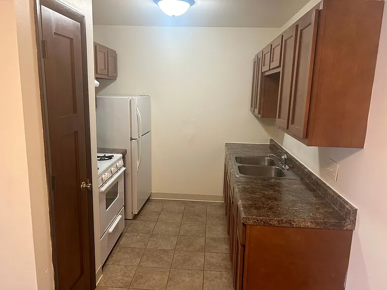 Colony Court Apartments LLC — Photo 3