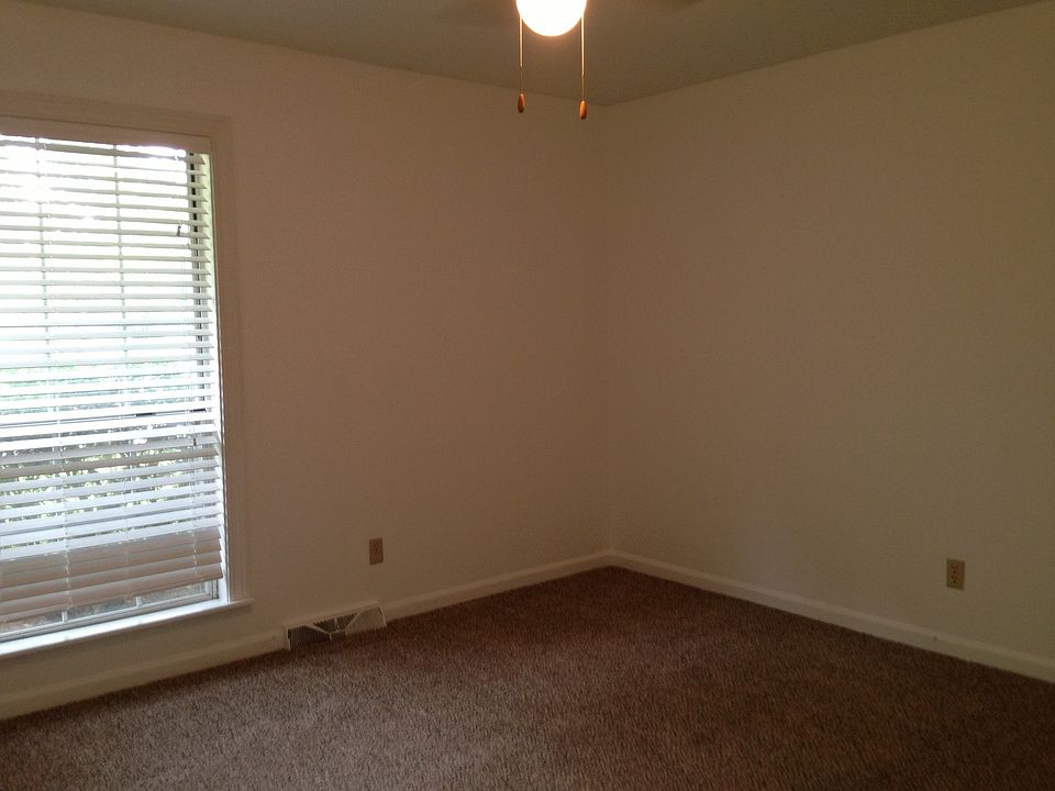 2nd image of 905 Dwyer Ave