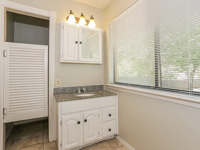 5108 Parliament Dr — Photo 10