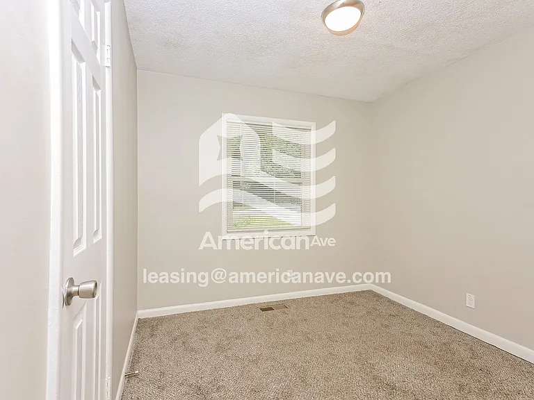 1237609_010_bedroom_11.jpg