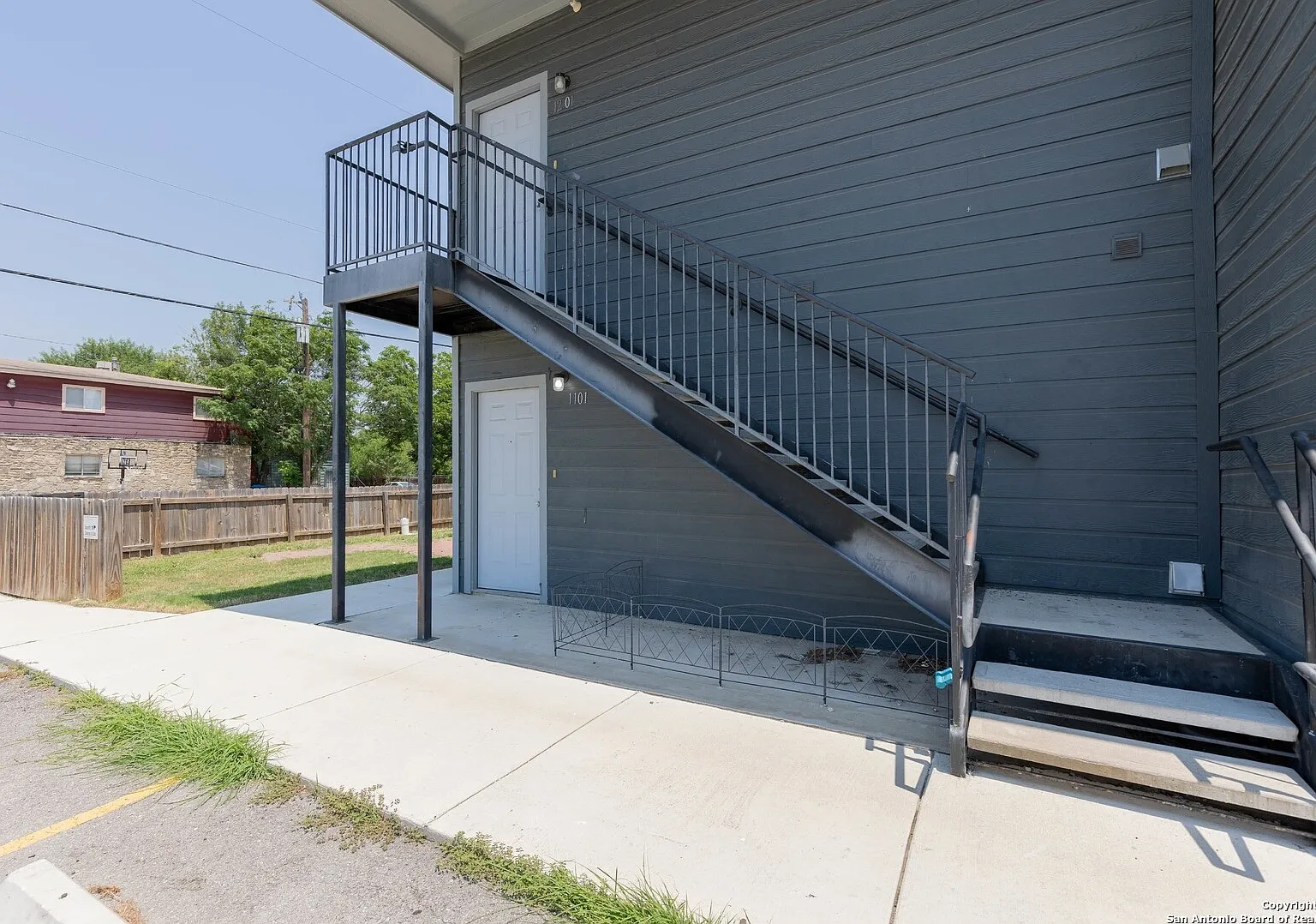2 bed, 720 sqft, $900 — Photo 2