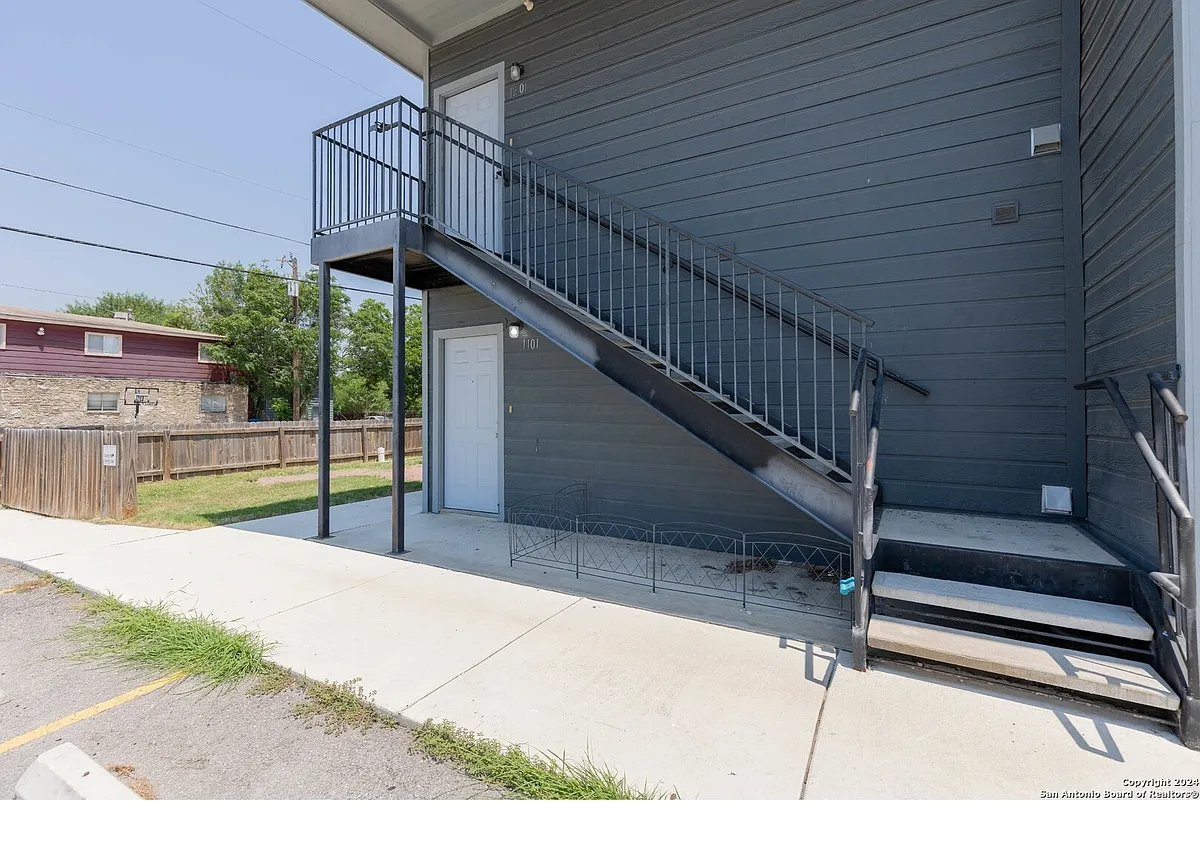 Building Photo - 8111 Landing Ave #1101