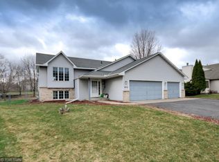 2215 Ide Ct, Saint Paul, MN 55109